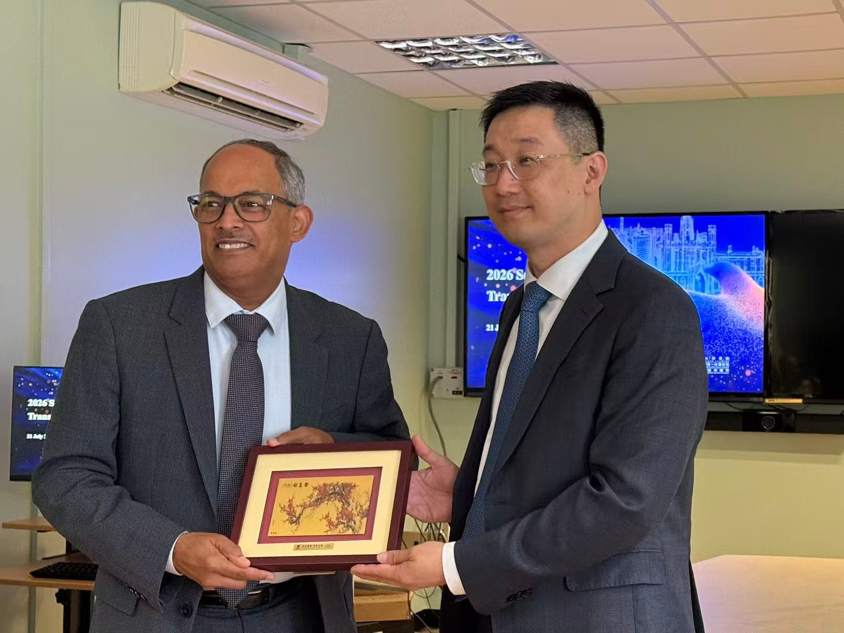 南京医科大学第一附属医院副院长徐骁率团访问英国国王学院医院